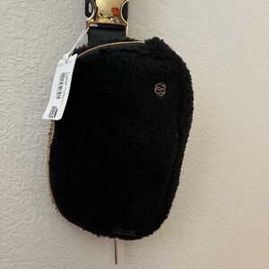 Lululemon black teddy belt bag